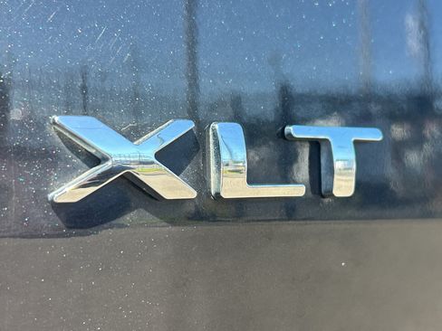Used 2014 Ford Explorer XLT w/ Equipment Group 201A AWD/4WD image 11