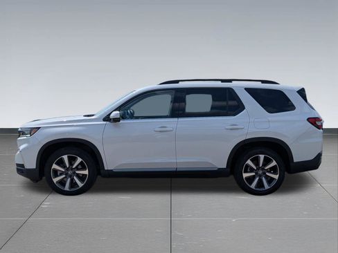 Used 2025 Honda Pilot Elite image 2