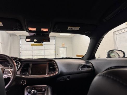 Used 2015 Dodge Challenger R/T Scat Pack w/ Leather Interior Group image 19