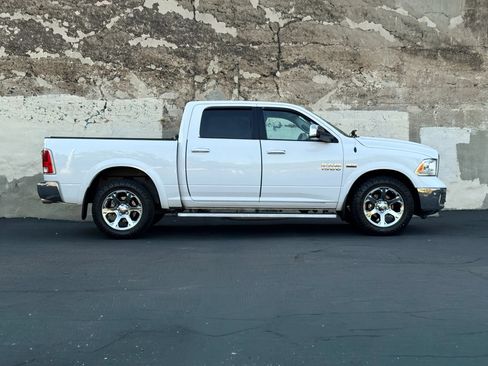 Used 2017 RAM 1500 Laramie w/ Convenience Group AWD/4WD image 5
