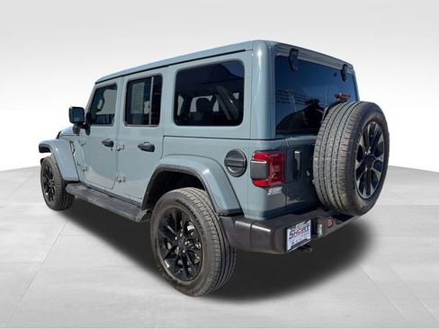 Used 2025 Jeep Wrangler Unlimited Sahara AWD/4WD image 7