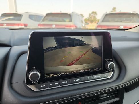 Used 2024 Nissan Rogue S FWD image 18