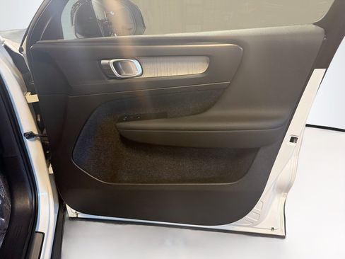 Used 2025 Volvo XC40 B5 Plus AWD/4WD image 35