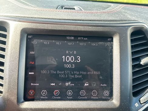 Used 2019 Jeep Cherokee Trailhawk w/ Cold Weather Group image 14