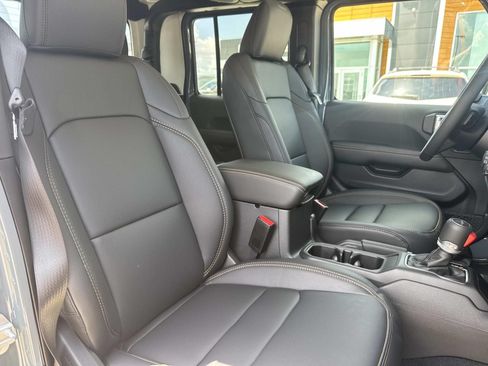 New 2026 Jeep Gladiator Sport AWD/4WD image 11