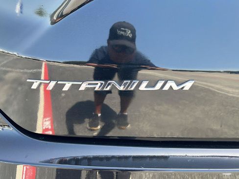 Used 2022 Ford Edge Titanium w/ Equipment Group 301A AWD/4WD image 11