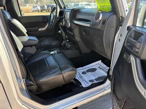 Used 2012 Jeep Wrangler Unlimited Sahara w/ Connectivity Group image 9