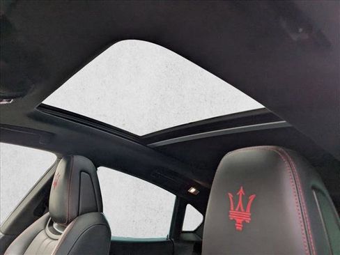 Used 2017 Maserati Levante w/ Sport Package image 15