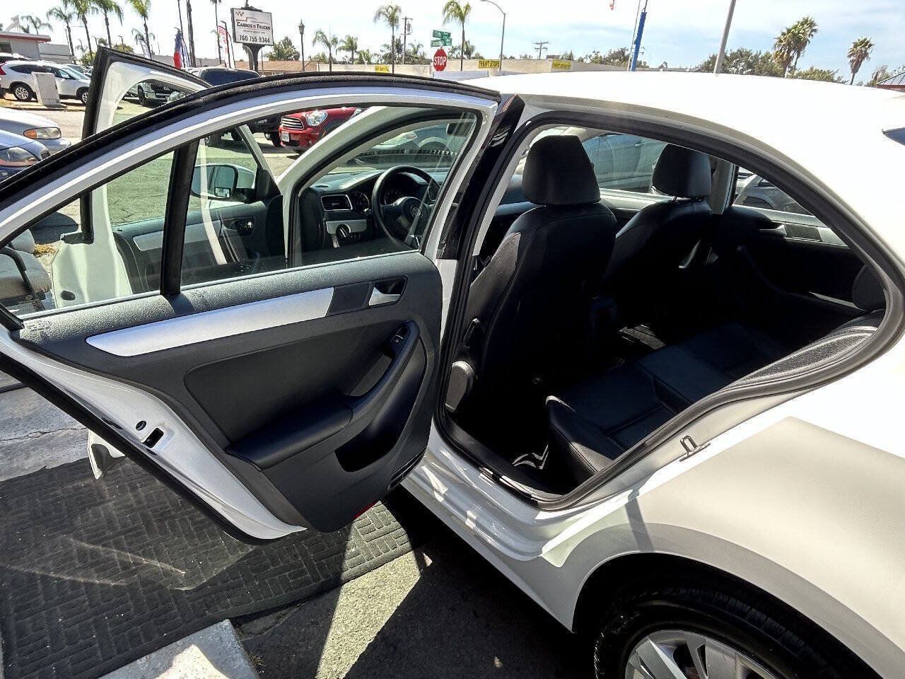 Used 2013 Volkswagen Jetta SE FWD image 17