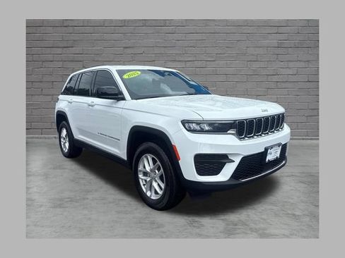 Used 2025 Jeep Grand Cherokee Laredo X w/ Luxury Tech Group I AWD/4WD image 1