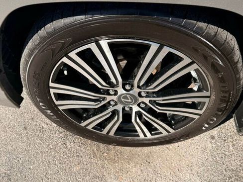 Used 2023 Lexus LX 600 4WD w/ Luxury Package image 33