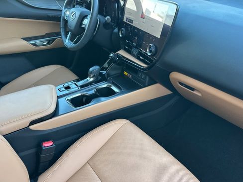 Used 2025 Lexus NX 300h AWD w/ Luxury Package image 16