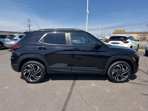 Used 2024 Chevrolet TrailBlazer RS w/ Driver Confidence Package AWD/4WD image 4