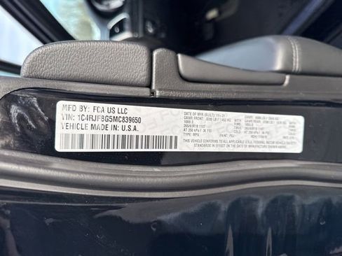 Used 2021 Jeep Grand Cherokee Limited image 31