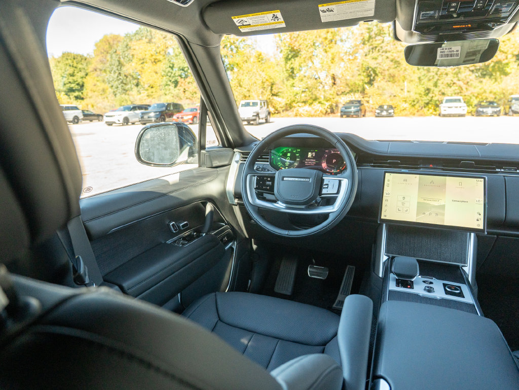 New 2027 Land Rover Range Rover Long Wheelbase SE AWD/4WD image 17