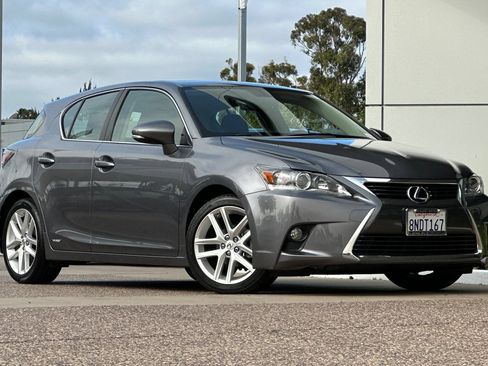 Used 2017 Lexus CT 200h FWD image 2