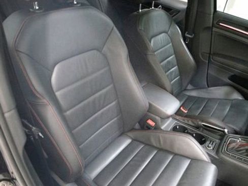 Used 2017 Volkswagen GTI SE image 9