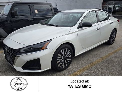 Used 2024 Nissan Altima 2.5 SV FWD image 1