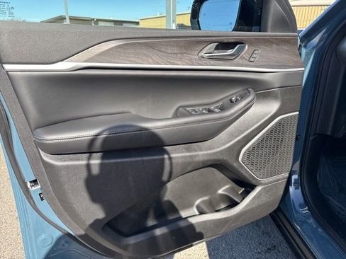 New 2026 Jeep Grand Cherokee Limited AWD/4WD image 17
