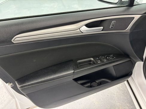 Used 2020 Ford Fusion SE FWD image 38