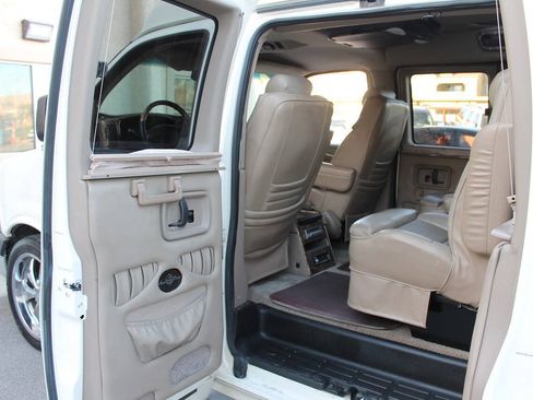 Used 2006 Chevrolet Express 1500 RWD image 24
