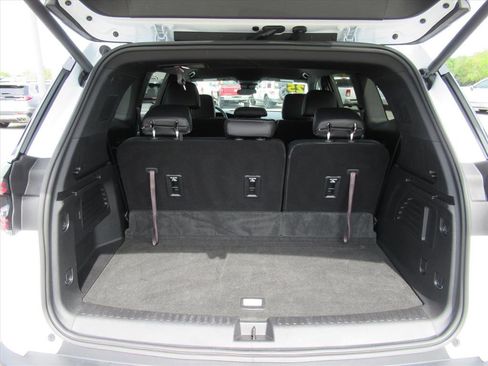 Used 2025 GMC Acadia Elevation image 31