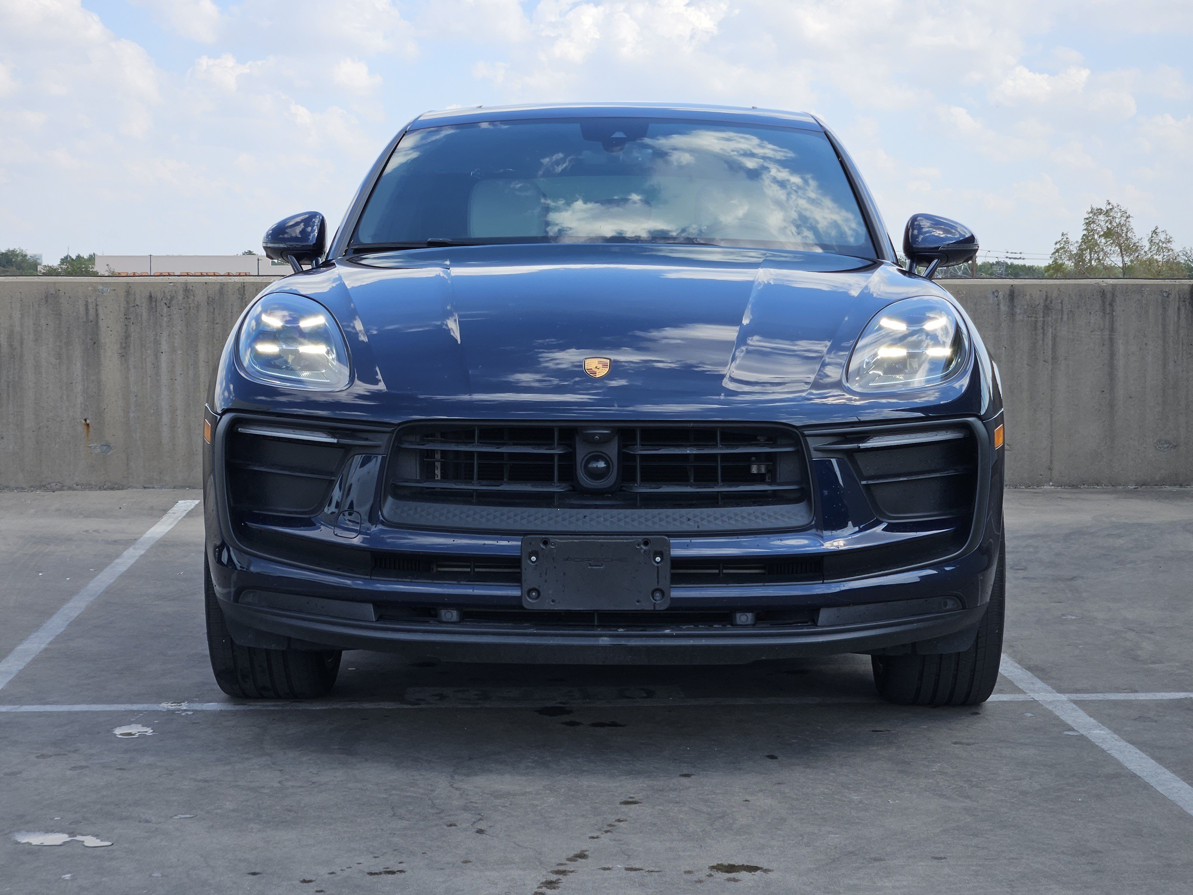 Certified 2023 Porsche Macan AWD/4WD image 11