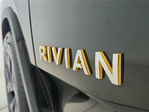 Used 2023 Rivian R1T Adventure image 17