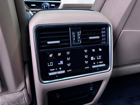Certified 2022 Porsche Cayenne Turbo S AWD/4WD image 25