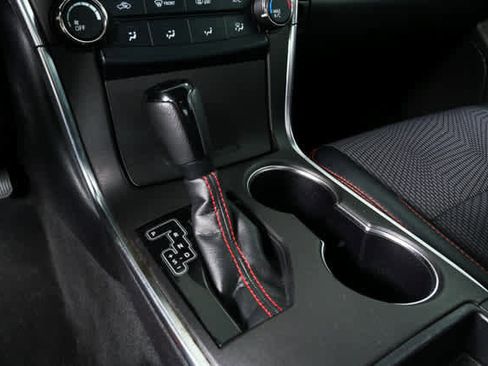 Used 2016 Toyota Camry SE image 14