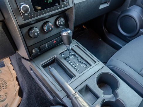 Used 2011 Dodge Nitro Heat RWD image 19