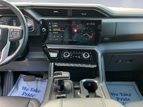 Used 2023 GMC Sierra 1500 Denali w/ Technology Package AWD/4WD image 11