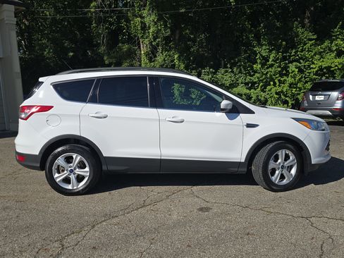 Used 2016 Ford Escape SE w/ SE Leather Comfort Package AWD/4WD image 8