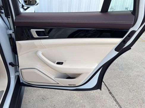 Used 2021 Porsche Panamera 4S image 47