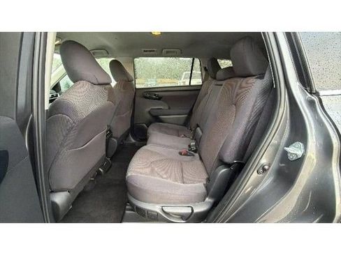 Certified 2025 Toyota Highlander LE FWD image 34