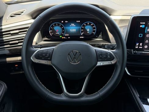 Used 2024 Volkswagen Atlas Cross Sport SE w/ Panoramic Sunroof Package FWD image 13