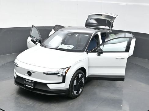 New 2026 Volvo EX30 Plus w/ Protection Package Premier AWD/4WD image 36