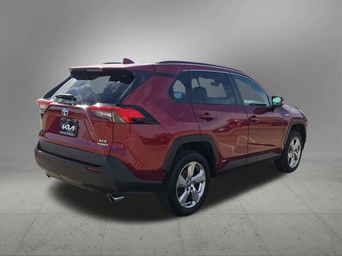 Used 2021 Toyota RAV4 XLE Premium image 6