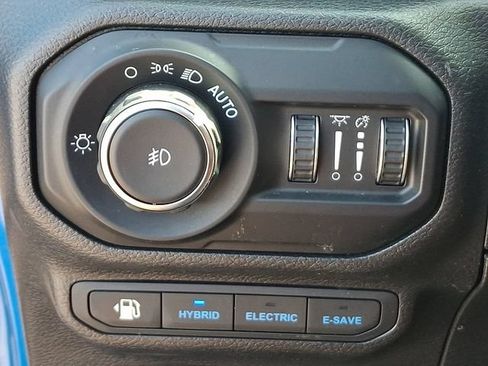 Used 2021 Jeep Wrangler Unlimited Sahara w/ Cold Weather Group AWD/4WD image 7