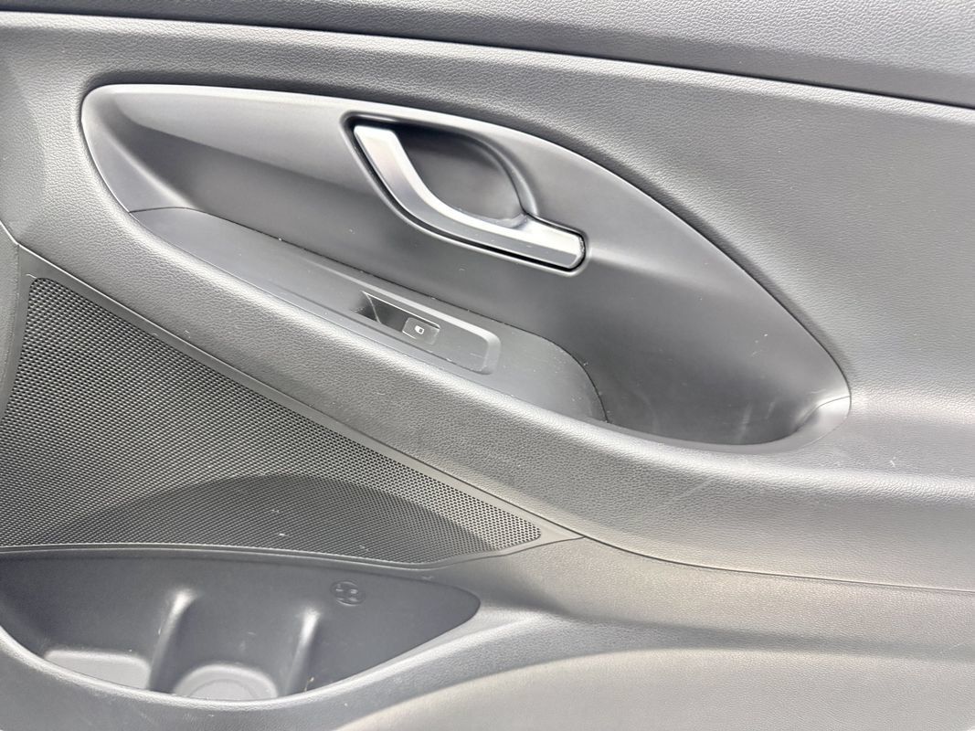 Used 2018 Hyundai Elantra GT Sport FWD image 16