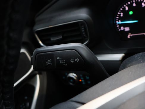 Used 2022 Ford Explorer XLT w/ Equipment Group 202A image 37