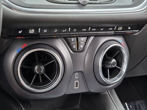 Used 2025 Chevrolet Blazer LT FWD image 21