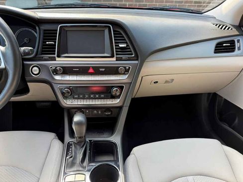 Used 2019 Hyundai Sonata SEL w/ Tech Package 02 FWD image 13