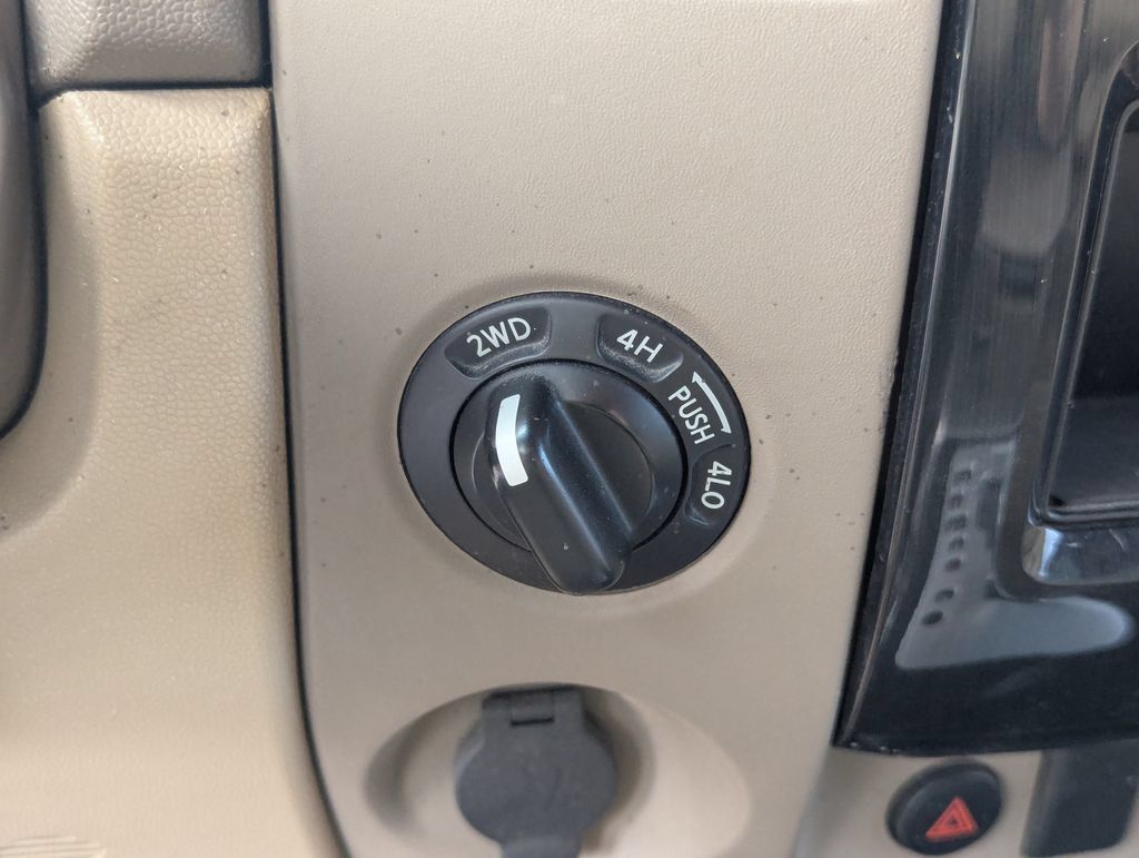 Used 2013 Nissan Titan 4x4 Crew Cab image 17