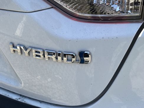 Certified 2021 Toyota Corolla LE FWD image 5