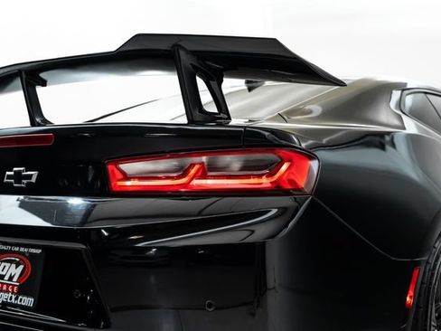 Used 2018 Chevrolet Camaro ZL1 RWD image 12