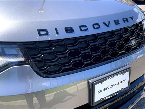 Certified 2025 Land Rover Discovery Dynamic SE AWD/4WD image 30