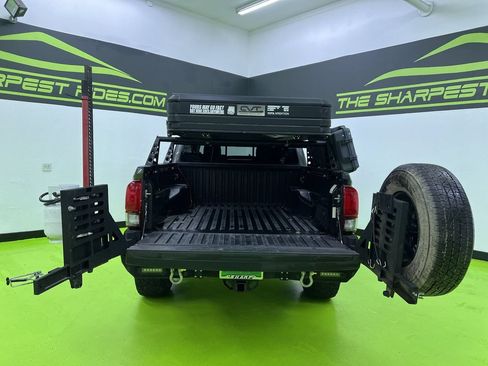 Used 2019 Toyota Tacoma SR5 AWD/4WD image 9
