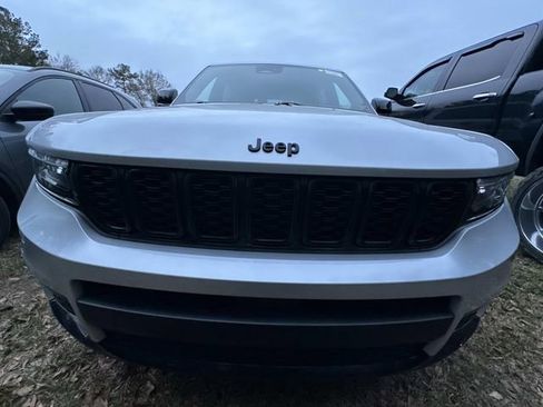 Used 2023 Jeep Grand Cherokee L Altitude image 2