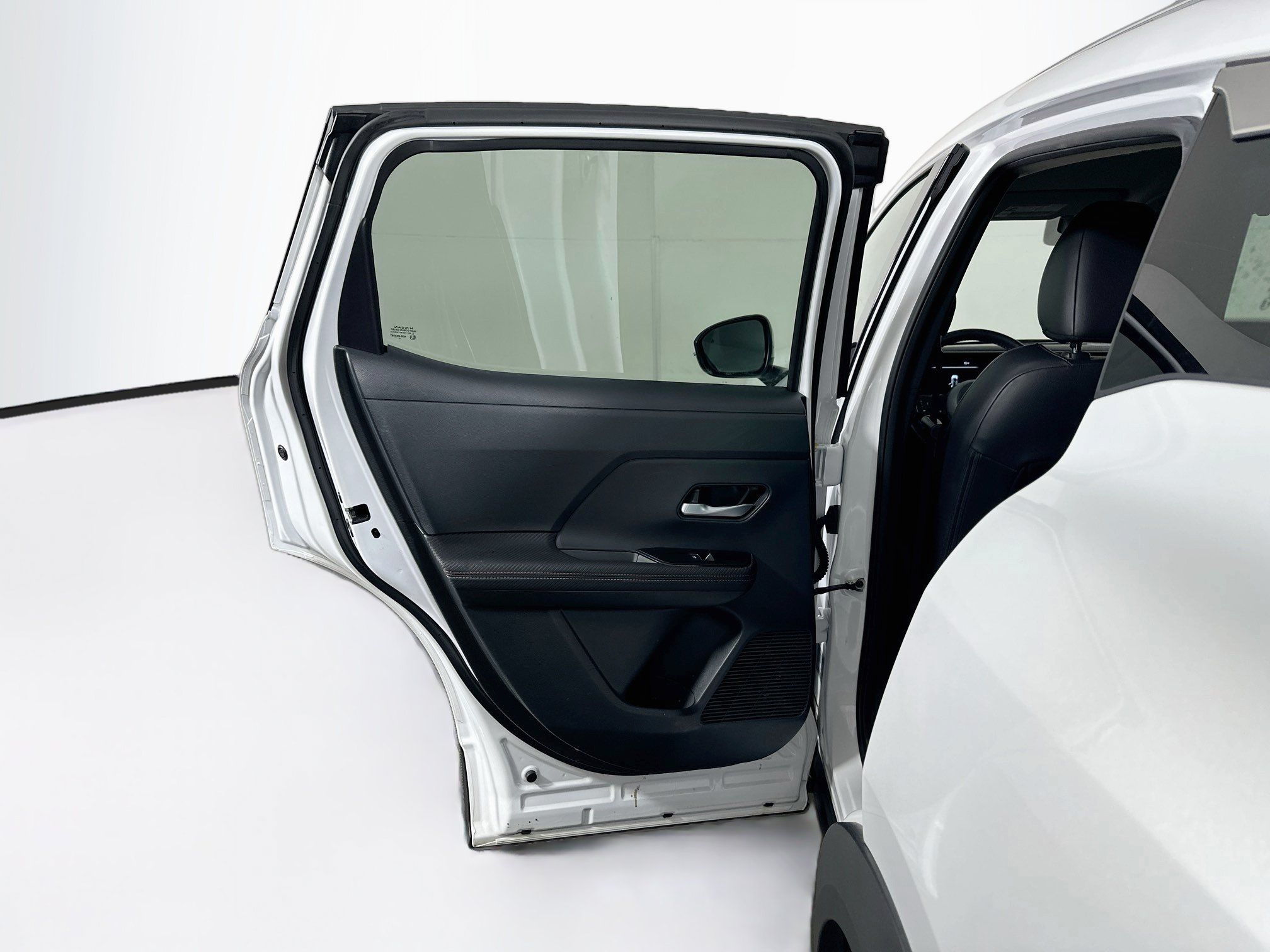 Used 2025 Nissan Kicks SR FWD image 25